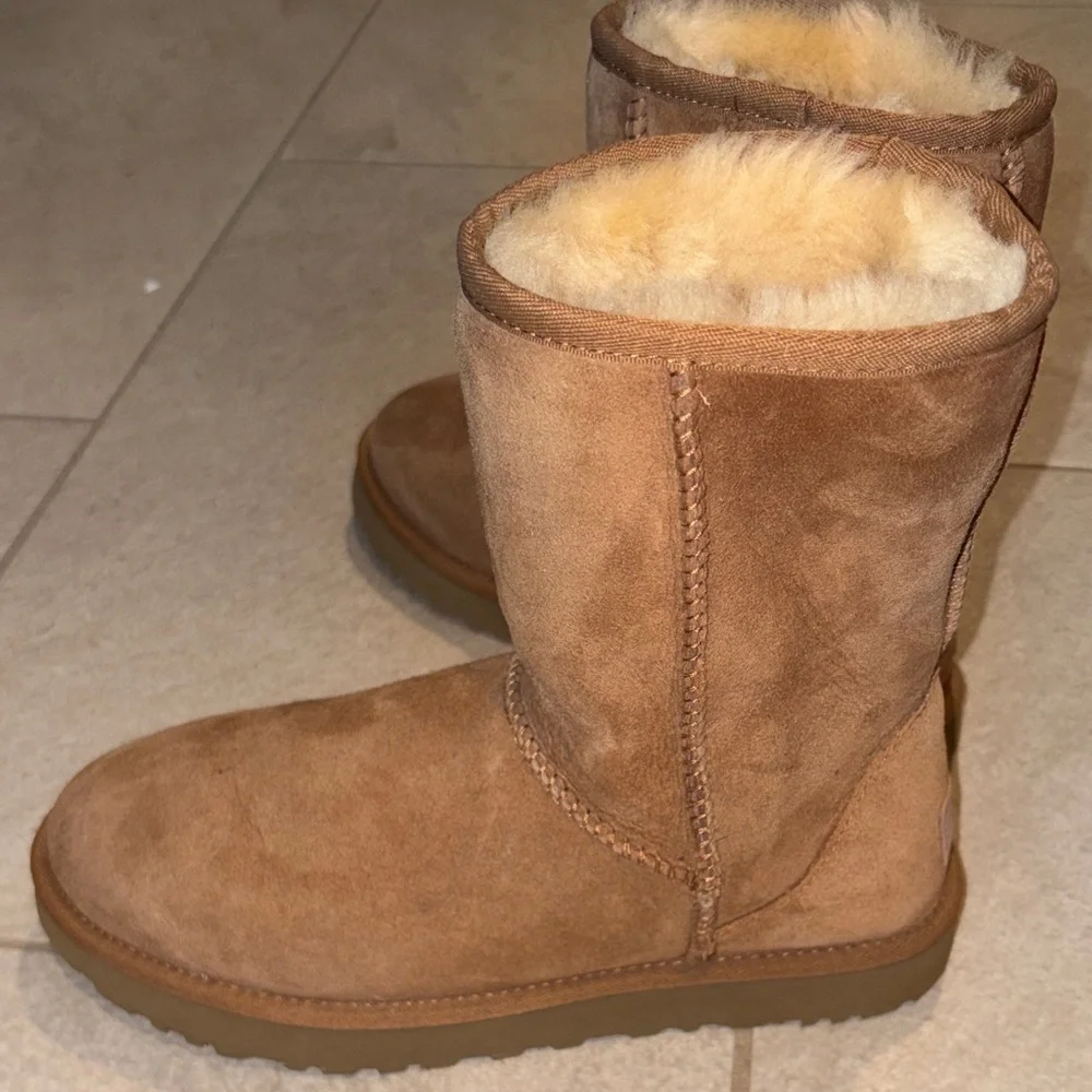 UGG‎ Classic II Genuine Shearling Lined Short Boot